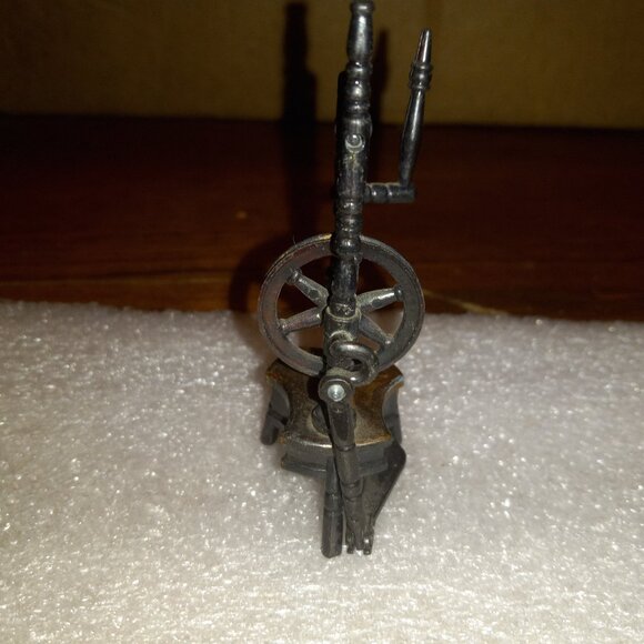 Miniature Mini Spinning Wheel Vintage Pencil Sharpener Die Cast - Picture 3 of 6
